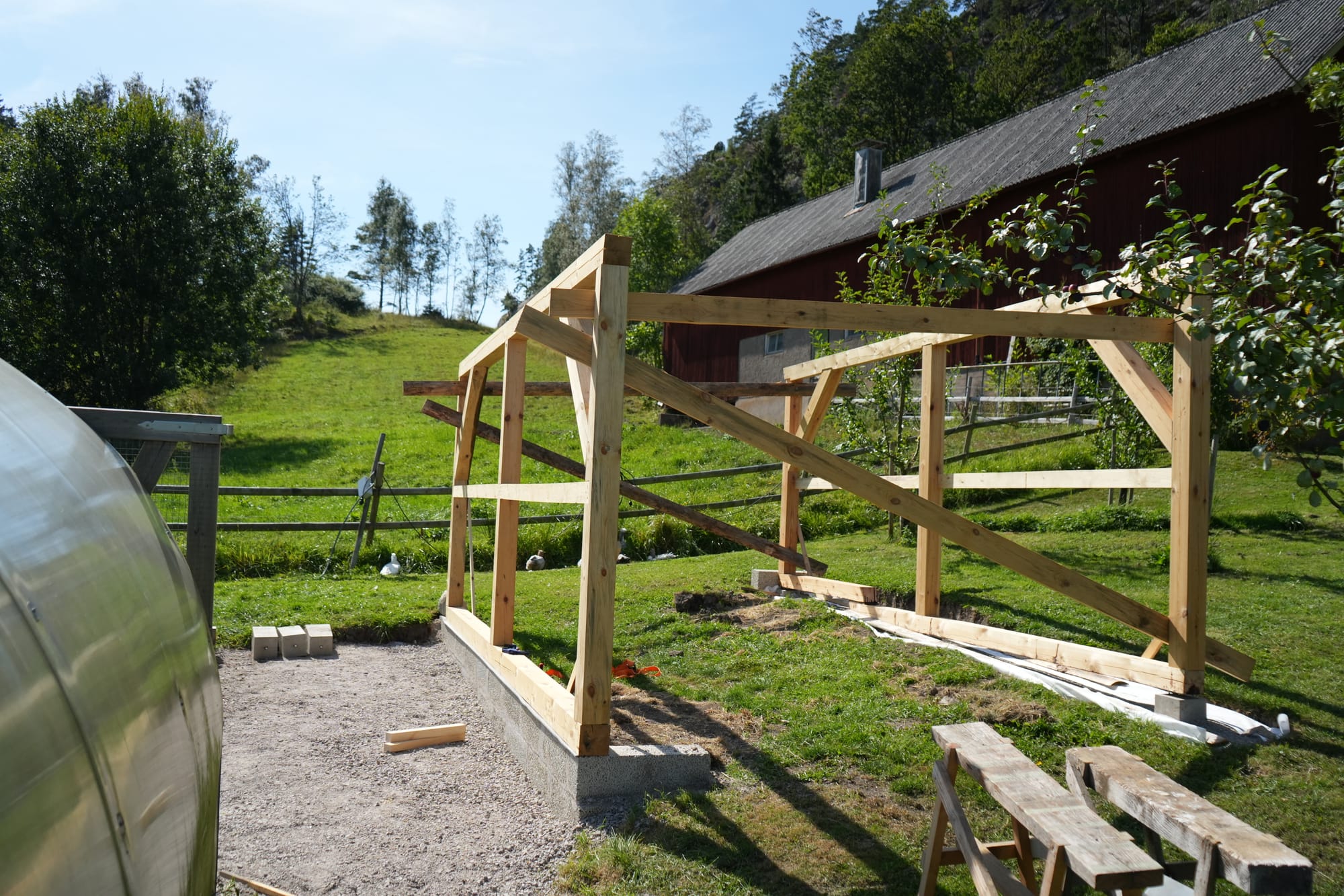 Duck shelter, part 3: Raising the frame