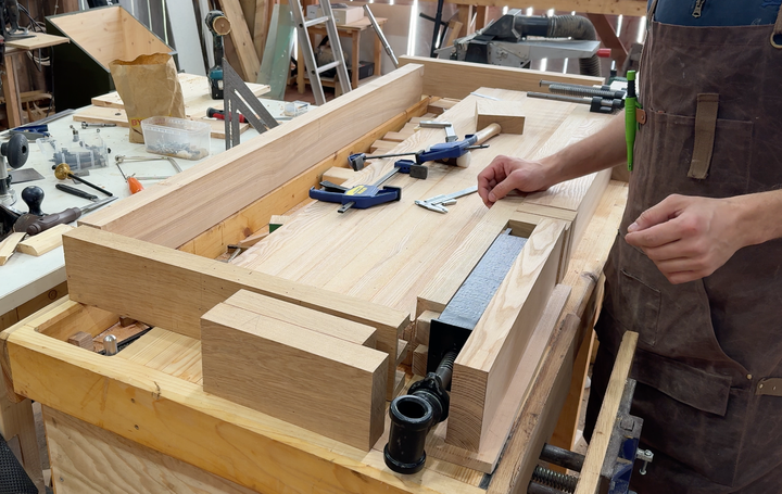 Showing the various parts of the workbench top