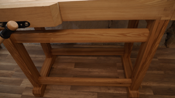 Leg assembly of the workbench