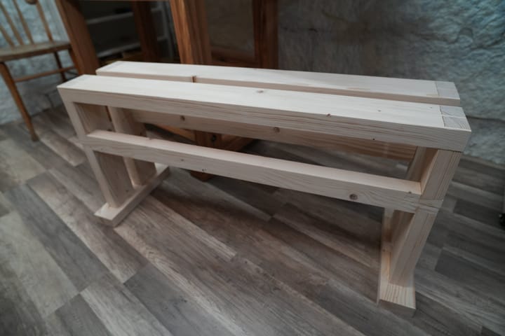 Split top saw bench